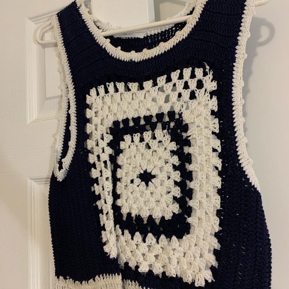 Women’s knit navy and white vest top size small